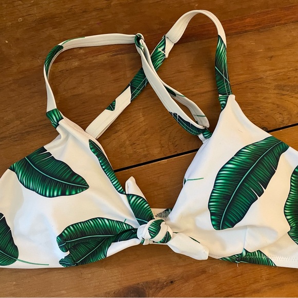 Bikini - Picture 1 of 4